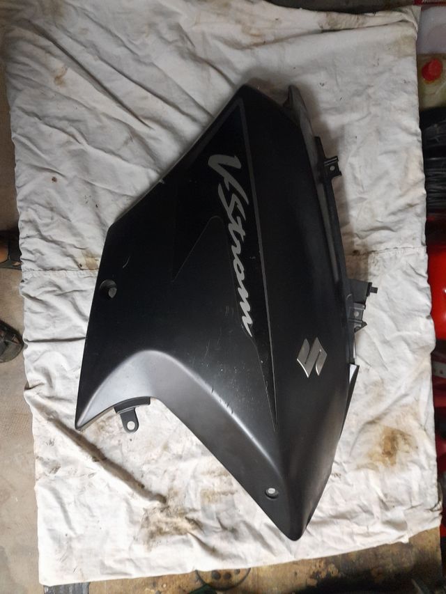 Coperchio laterale Suzuki Vstrom