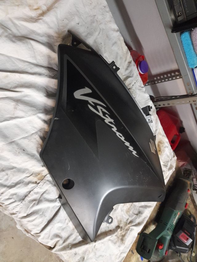 Coperchio laterale Suzuki Vstrom