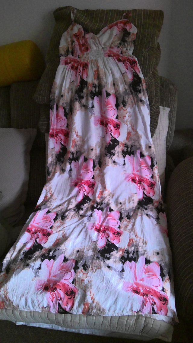 Vestido floreado largo con tirantes talla 40