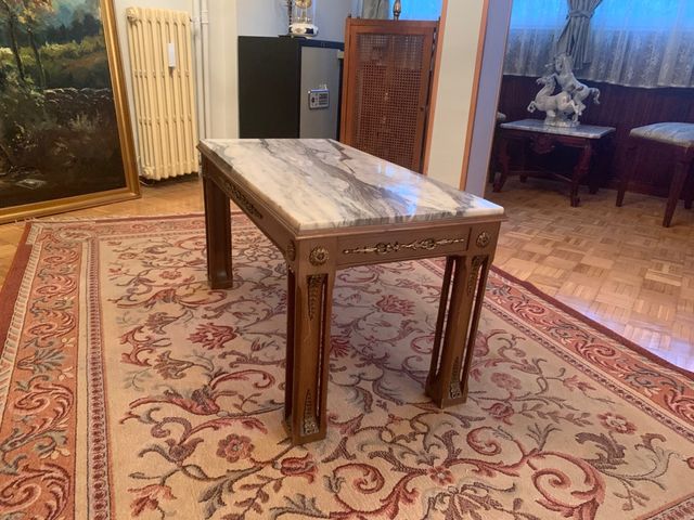 Mesa de centro de mármol