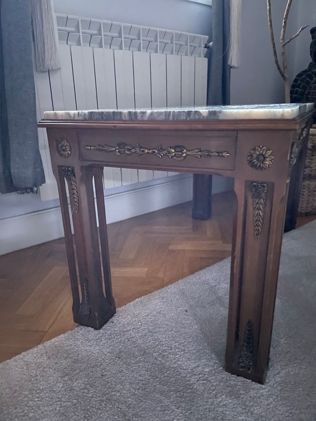 Mesa de centro de mármol