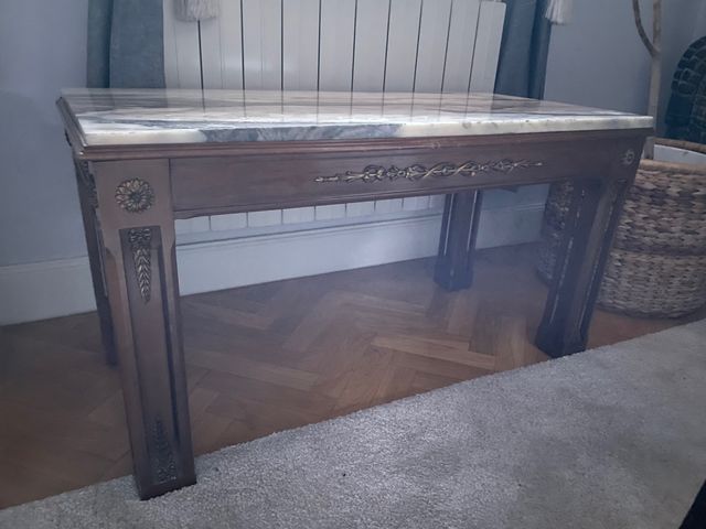 Mesa de centro de mármol