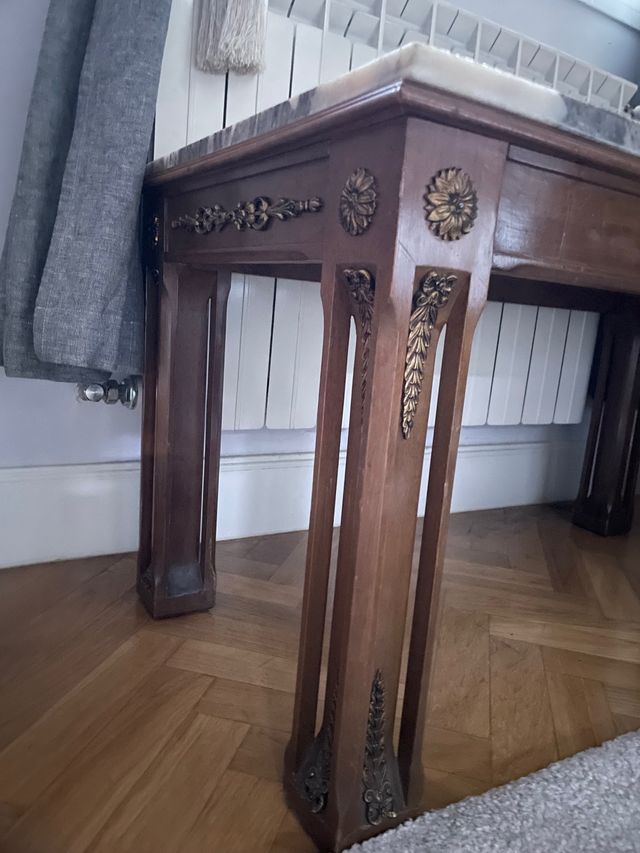 Mesa de centro de mármol