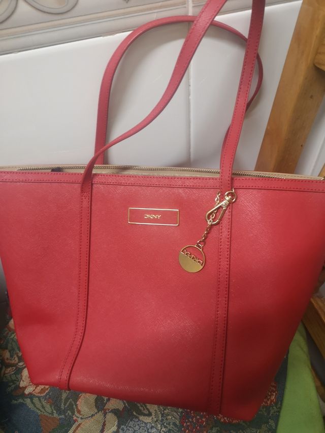 bolso rojo DKNY