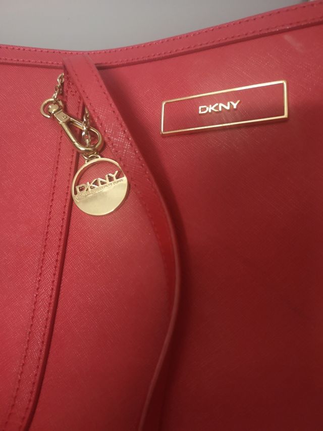 bolso rojo DKNY