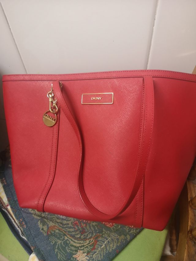 bolso rojo DKNY