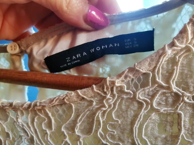 Vestido corto manga corta.