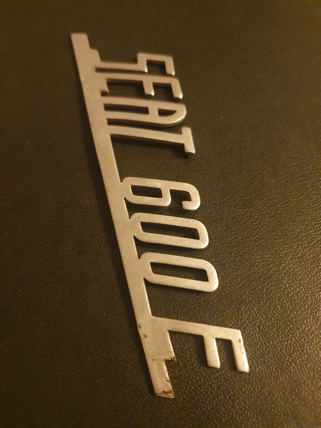 emblema original seat 600