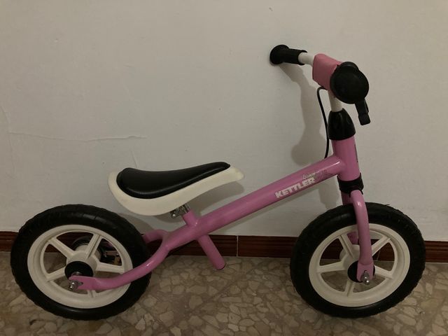 Bicicleta nueva sin pedales sin estrenar