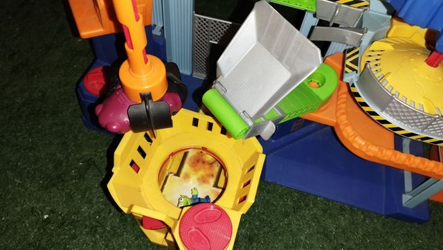 Planta incineradora Toy Story + figuras