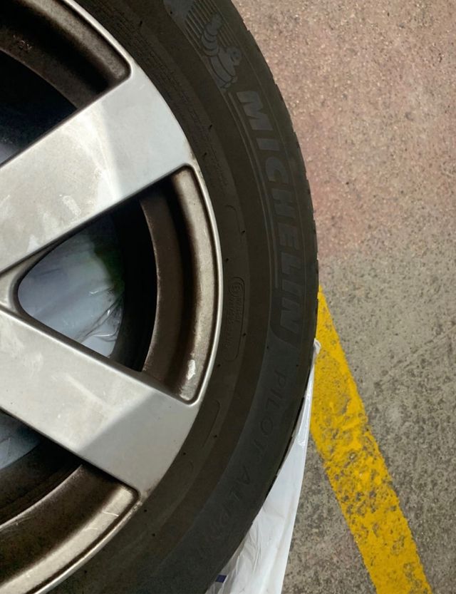 OPORTUNIDAD Ruedas Michelin con llantas Dezent 17"