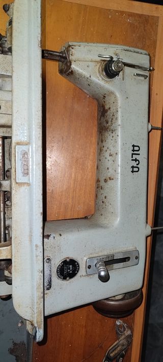 maquina de coser antigua Alfa