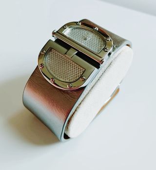 Reloj plateado Guess
