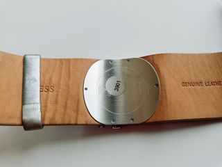 Reloj plateado Guess