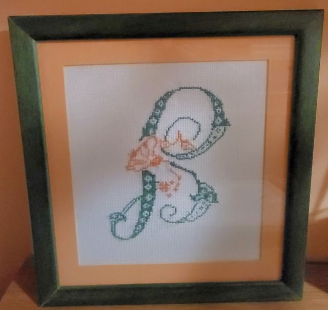 cuadro punto  de cruz letra R