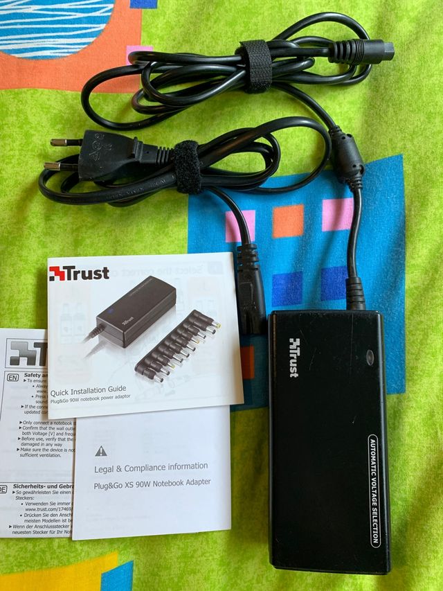 Cargador Universal Trust 90W