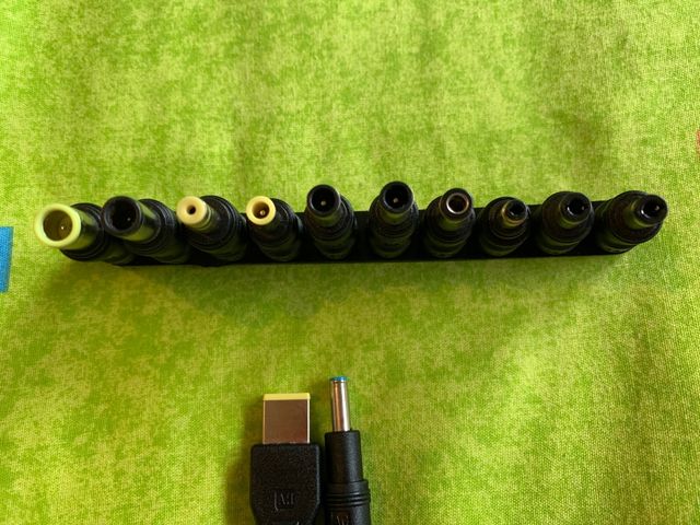 Cargador Universal Trust 90W