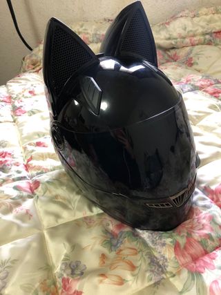 Casco negro de Gato