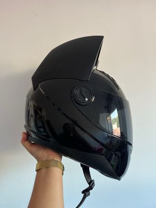Casco negro de Gato