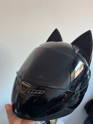 Casco negro de Gato