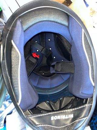 Casco negro de Gato