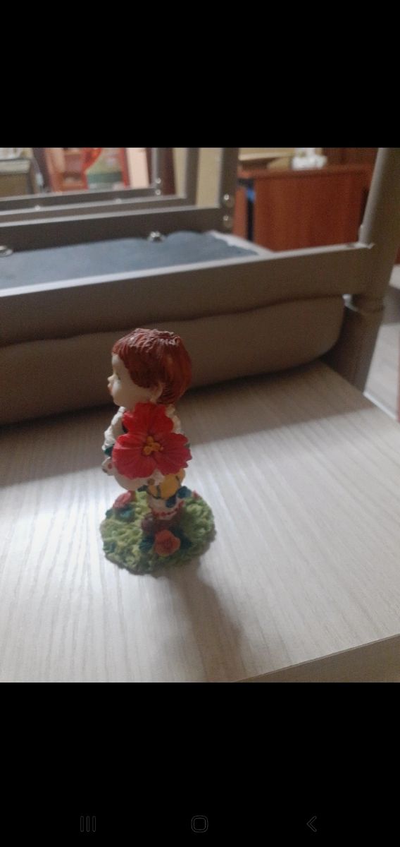 statuetta in ceramica