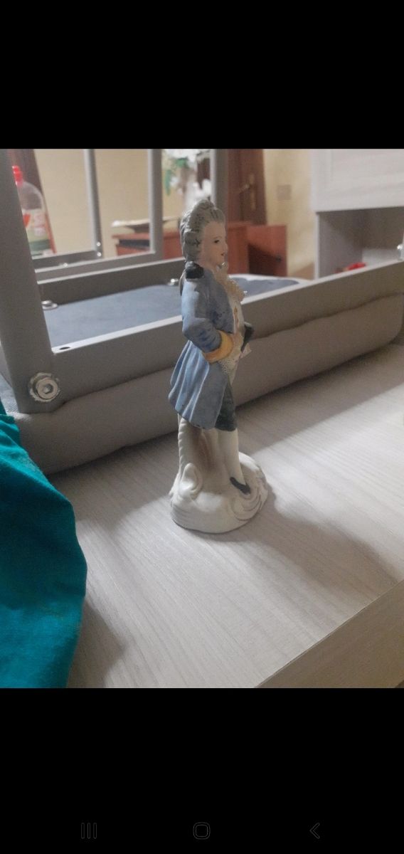 statuetta in ceramica