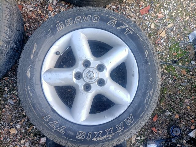 llantas Nissan X-TRAIL 16 con ruedas
