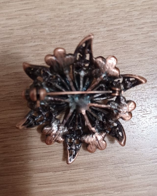 Broche flores-cristales