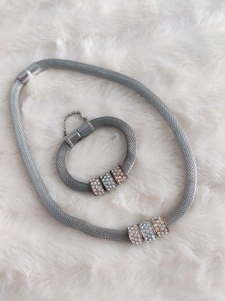 conjunto de bisutería con pedrería 