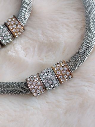conjunto de bisutería con pedrería 