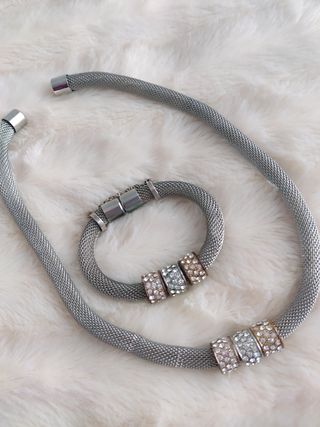 conjunto de bisutería con pedrería 