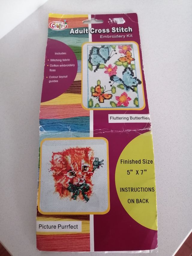 Dos Kits punto de cruz.