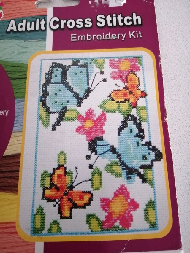 Dos Kits punto de cruz.