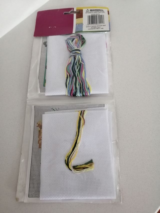 Dos Kits punto de cruz.