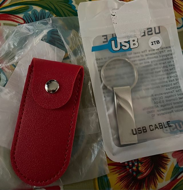 2  Memoria USB 2.0  29,2GB