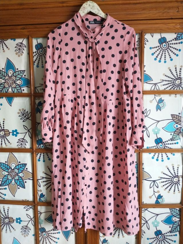 Vestido lunares midi Zara, T. M, ¡elegante y chic!