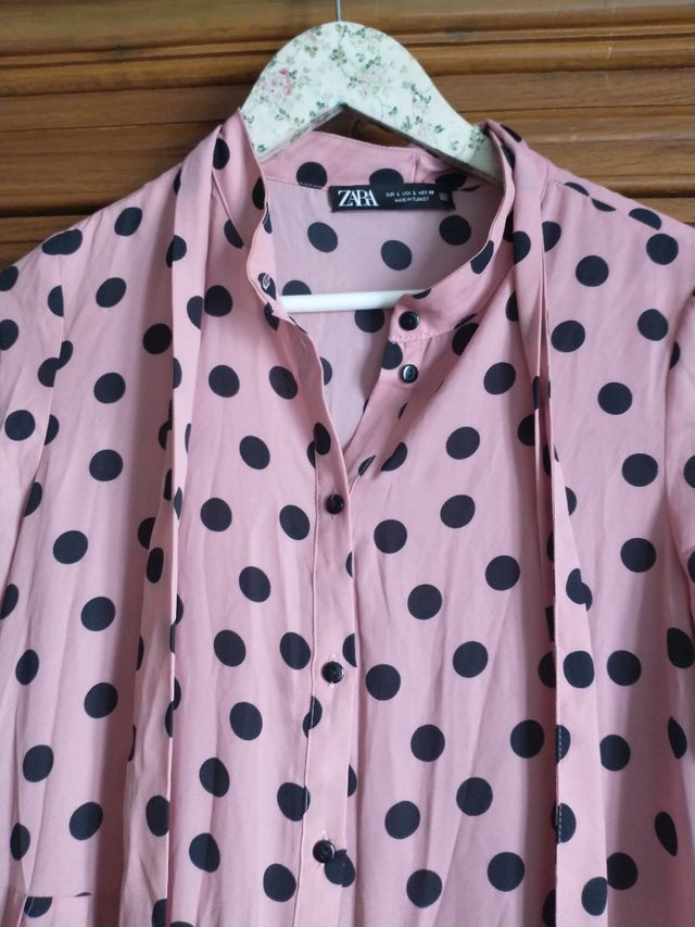 Vestido lunares midi Zara, T. M, ¡elegante y chic!