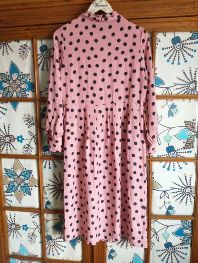 Vestido lunares midi Zara, T. M, ¡elegante y chic!