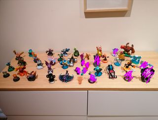 Skylanders. 3 euros cada uno.