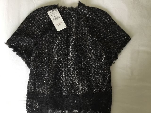 Top con detalles encaje. Talla S