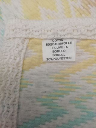 Colcha colorida,muy bonita, para cama de 90cm.