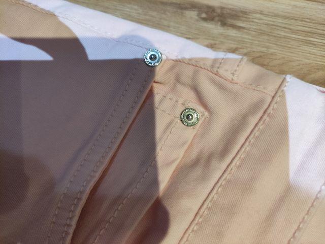 Pantalón rosa palo de Mango talla 34