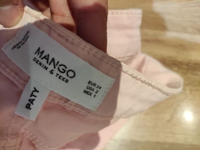 Pantalón rosa palo de Mango talla 34