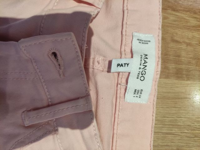Pantalón rosa palo de Mango talla 34