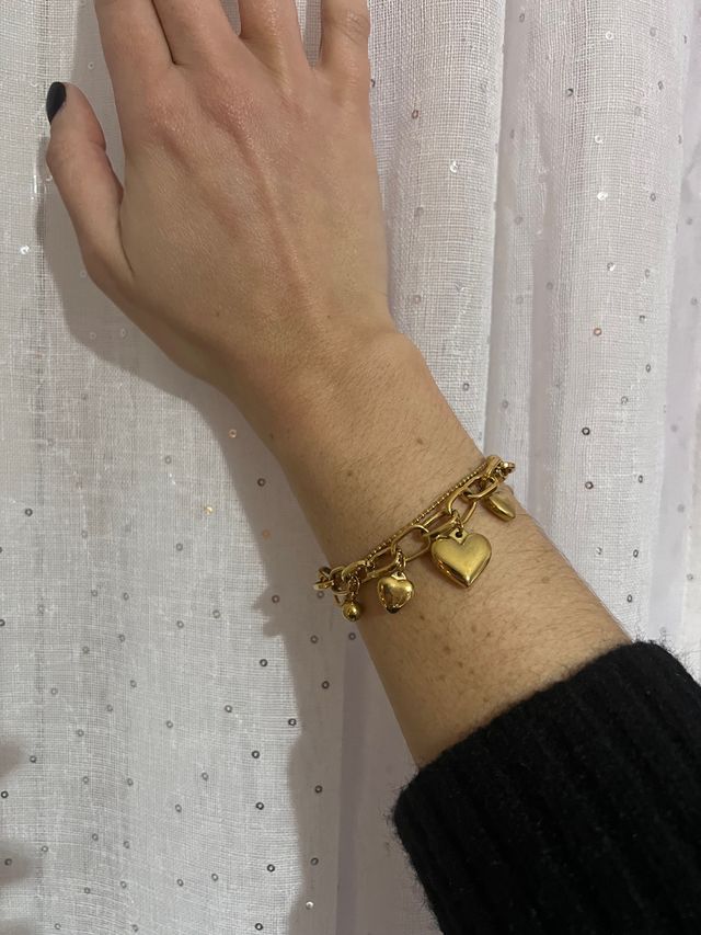 Bracciale catena con cuori pendenti dorati