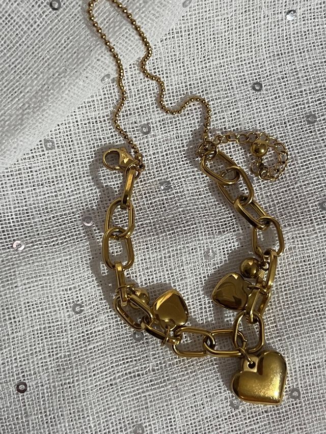 Bracciale catena con cuori pendenti dorati