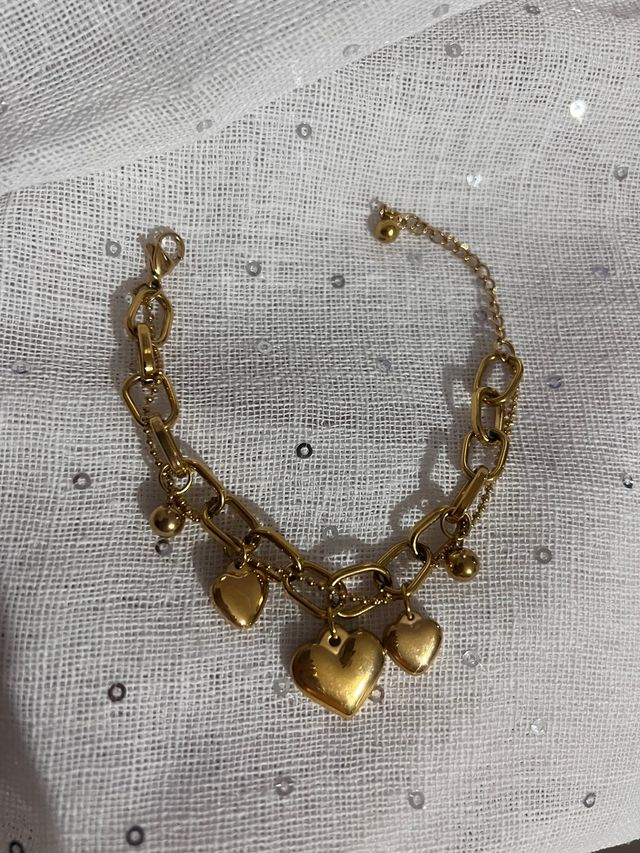 Bracciale catena con cuori pendenti dorati