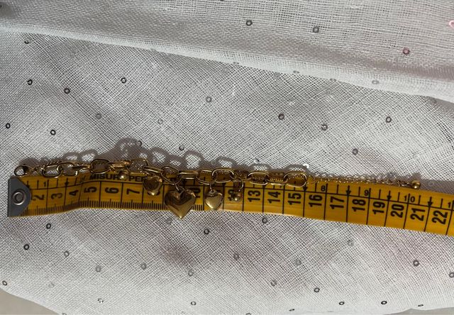 Bracciale catena con cuori pendenti dorati