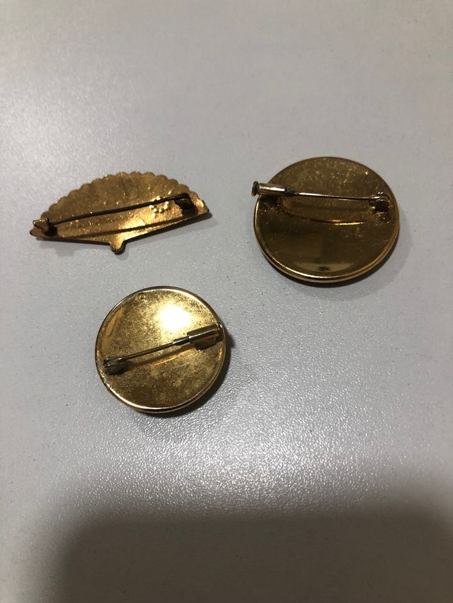 Antiguos broches de damasquinado